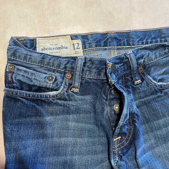 Women’s Abercrombie jeans - Picture 3 of 3